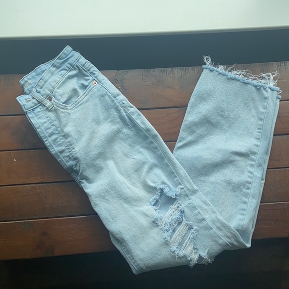 Mom Jeans 💕 - Picture 2 of 5